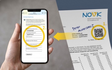Das Bild ist zweigeteilt. Auf der rechten Seite sieht man einen Teil der Papierkontoinformation der Niederösterreichsichen Vorsorgekasse. Mit einem Kreis hervorgehoben ist der darauf abgebildete QR Code für die Registrierung im aktuellsten Onlinekonto. Links ist eine Hand zu sehen die ein Handy hält. Ein gelber Pfeil deutet an, dass sobald man den QR-Code scannt man gleich auf die Registrierungsmaske der NÖVK kommt.